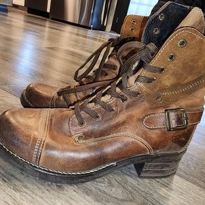 Taos Crave Zip-Up Leather Heeled Boot!!